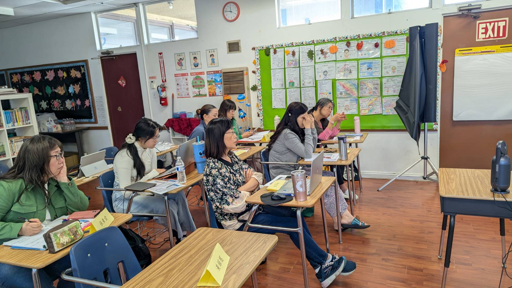 老師們在蒙特利公園僑心國語學校參加培訓課程。