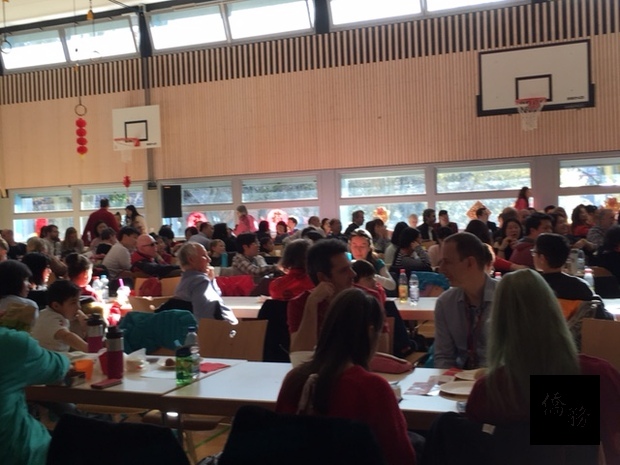 德國斯圖佳中文學校新春聯歡 600人齊聚慶豬年2