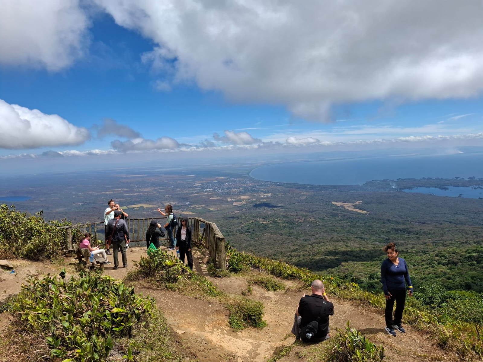 火山口的美麗景緻