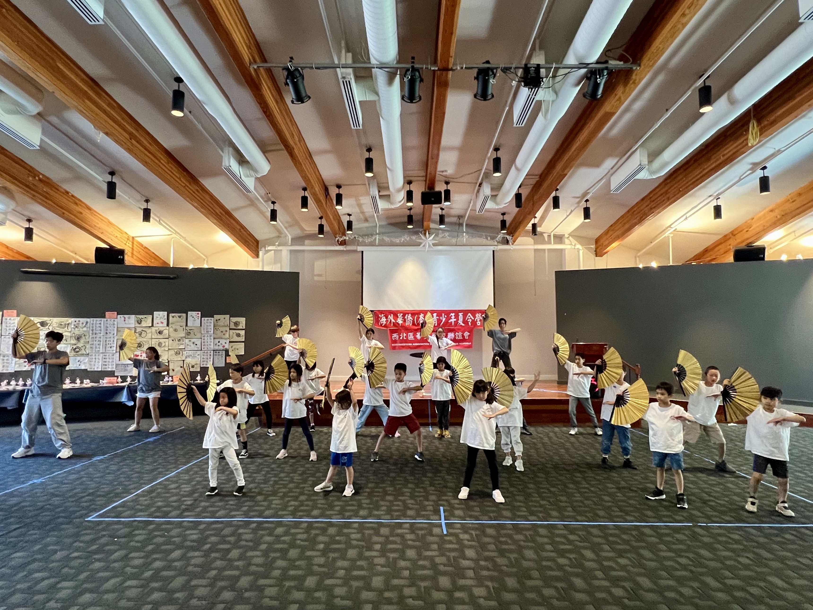 全體學員表演的「扇舞春秋」