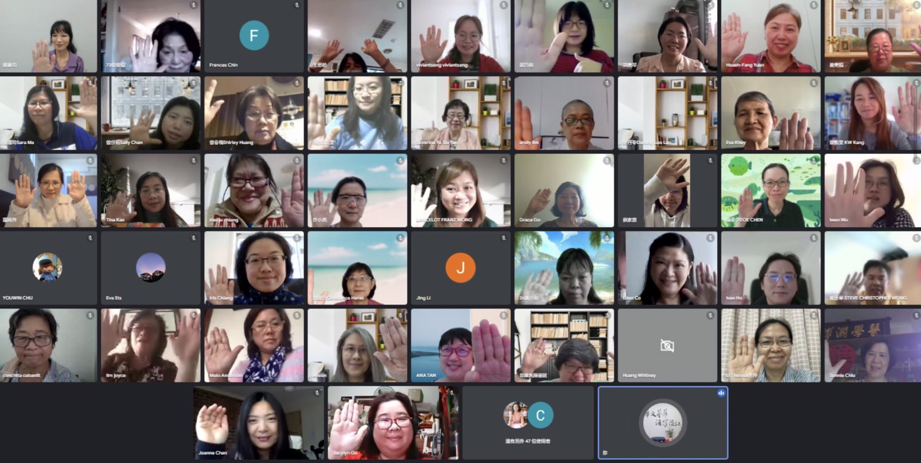 課程結束前教師們與講師互相空中擊掌。