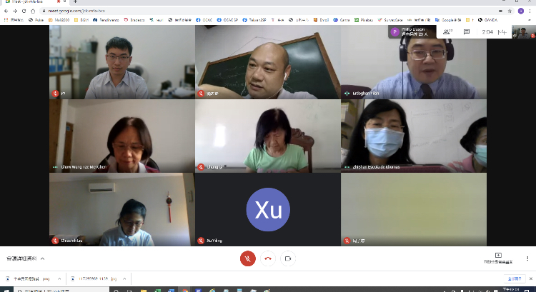 文教中心主任劉俊男（上排右）致詞強調培育僑青的重要性。