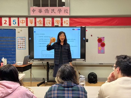 校方準備了台式麵包與學生在教室內邊吃邊分享當天的觀察與心得